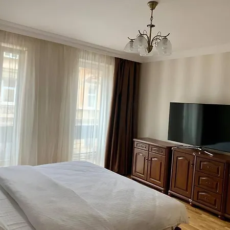 в новобудові *